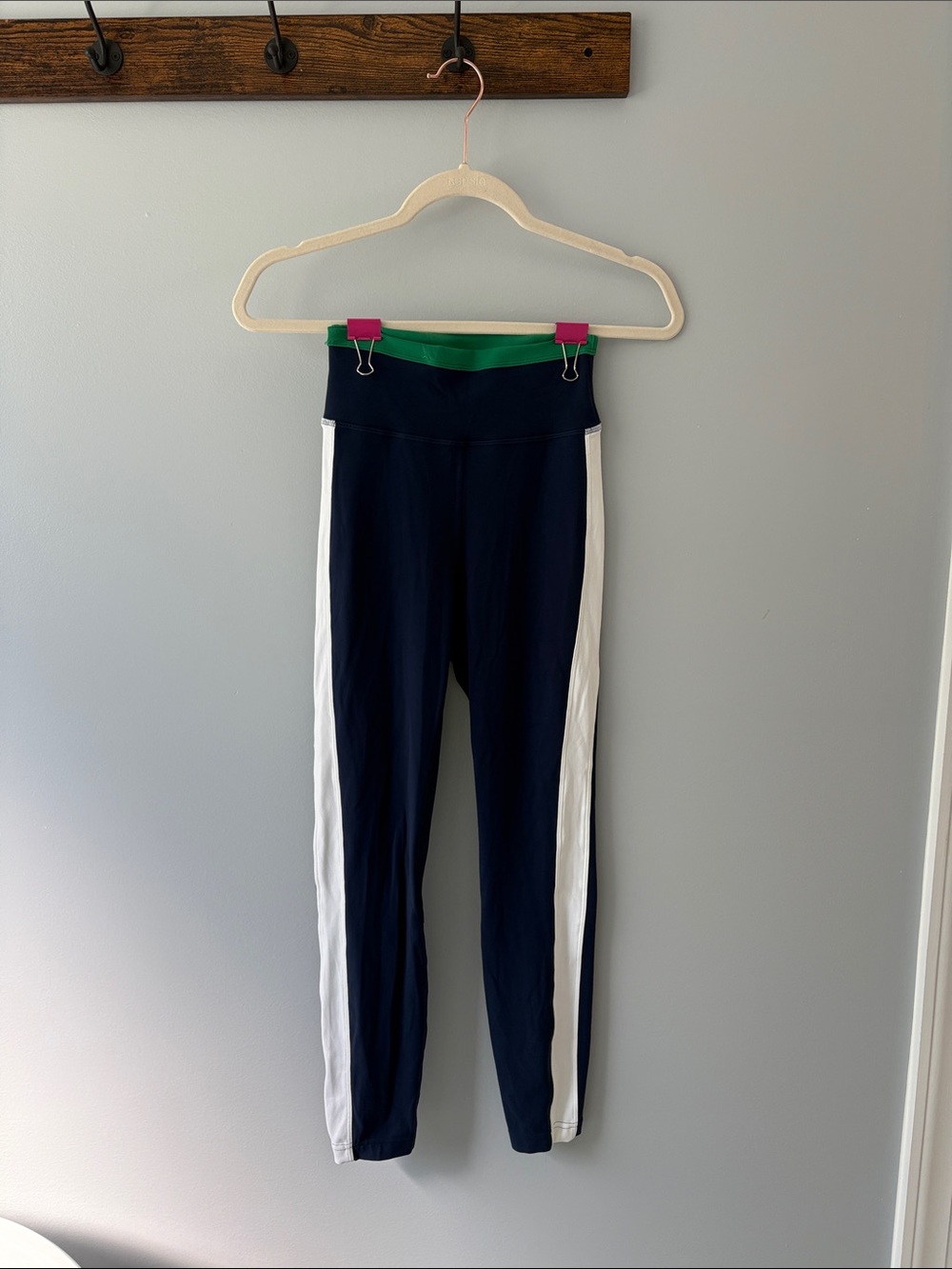 Lululemon NWOT Leggings with White Side Stripes and Green Waistband